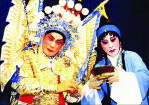 郑培英,粤剧著名演员,原名郑丽英,1936年10月25日出生,广东