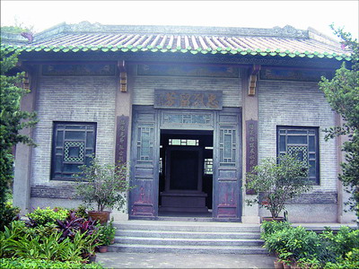 (陈邦彦) 可怜万字平戎策,换得东家种屋树