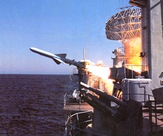 1979年,该导弹首发飞行试验成功,随后定型投产,并进入中国海军服役