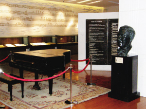 马思聪去国返乡路