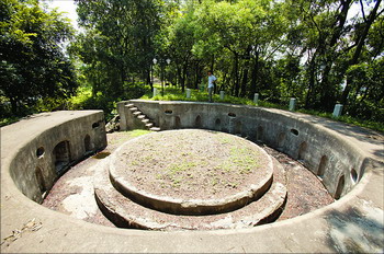 广州图书馆·广州抗战遗址·(黄埔牛山万人坑)比暴行更可怕的是淡漠