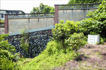 广州图书馆·广州抗战遗址·(黄埔牛山万人坑)比暴行更可怕的是淡漠