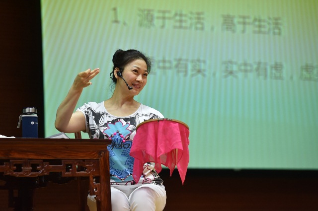 正印花旦蒋文端在广州图书馆开讲——粤剧粤曲大家谈第五讲精彩回顾