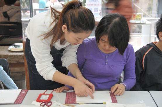 说明: \\192.168.160.20\策划部\照片\请做照片档案\2017\20170425阅创工坊第一课 中华压花笔记本\DSC_6193.JPG