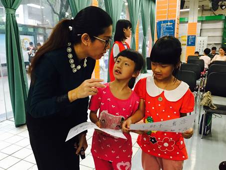 说明: C:\Users\XUYUXIAN\Desktop\5月轮岗文档\学会业界动态上传资料\5.2接收\5.2接收\白云区 4月29、30活动通讯 - 复件(1)\4月29、30活动通讯\“儿童成长”系列之第一期“家长管教有妙法”正面管教工作坊\_20170430195914.jpg