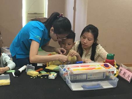 说明: C:\Users\XUYUXIAN\Desktop\5月轮岗文档\学会业界动态上传资料\5.2接收\5.2接收\白云区 4月29、30活动通讯 - 复件(1)\4月29、30活动通讯\乐同小创客第五期\照片\_20170430201012.jpg