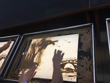 说明: C:\Users\XUYUXIAN\Desktop\5月轮岗文档\学会业界动态上传资料\5.12\学会\5月6、7日通讯 - 复件\5月6、7日通讯\沙画伴成长\照片\_20170507200633.jpg