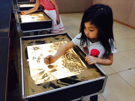 说明: C:\Users\XUYUXIAN\Desktop\5月轮岗文档\学会业界动态上传资料\5.19\学会\5月13、14通讯 - 复件\沙画伴成长\20170514203536.jpg