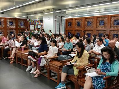 说明: D:\苏晓明工作文件\2017年\刘斯翰诗词系列讲座\38讲(5月21日)\照片\通稿照片\讲座现场座无虚席.jpg