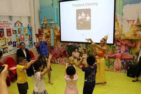 说明: C:\Users\XUYUXIAN\Desktop\5月轮岗文档\学会业界动态上传资料\5.27\20170520广州少年儿童图书馆再度邀请各国领事为羊城少儿讲故事\IMG_9403.JPG