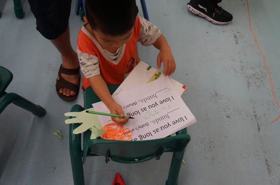 说明: \\10.0.150.150\南二楼共享\D 读书会\5月\2017年5月20日guess how muchi i love you\DSC02596.JPG