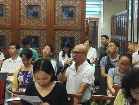 说明: D:\苏晓明工作文件\2017年\刘斯翰诗词系列讲座\39讲(6月18日)\照片\现场词友发表读词体会.jpg