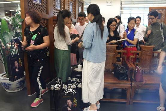 说明: H:\2017年粤剧粤曲大家谈\2017.06.17广州图书馆大戏如梦——梁郁南粤剧作品分享第二期讲座照片《花月影》\发文研院\IMG_4458.JPG