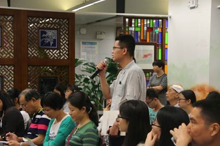 说明: D:\苏晓明工作文件\2017年\刘斯翰诗词系列讲座\40讲(7月16日)\照片\通稿照片\听众交流心得3.JPG