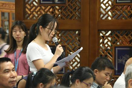 说明: D:\苏晓明工作文件\2017年\刘斯翰诗词系列讲座\40讲(7月16日)\照片\通稿照片\听众交流心得1.JPG