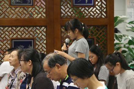 说明: D:\苏晓明工作文件\2017年\刘斯翰诗词系列讲座\40讲(7月16日)\照片\通稿照片\听众交流心得2.JPG