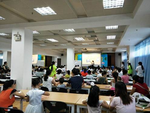 读者在学习衍纸画创作方法