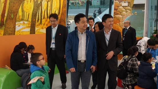 说明: C:\Users\xiaobingjie\Desktop\图片（文化部第九评估组赴广州图书馆开展第六次全国副省级以上公共图书馆实地评估工作）\评估组实地考察广州图书馆-1.jpg