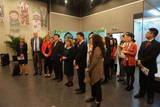 说明: 开幕式上