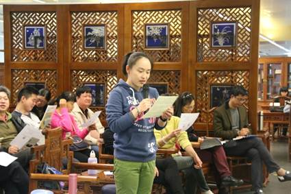 说明: D:\苏晓明工作文件\2018年\刘斯翰先生诗词系列讲座\46讲（1月14日）\2018.1.14刘斯翰诗词讲座第46讲（照片）\通稿照片\词友现场朗诵.JPG