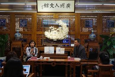 说明: 梁凤莲老师主讲