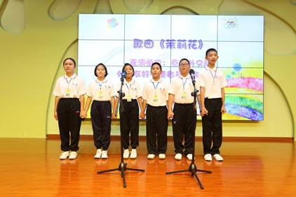 2.泰国外交部外交友好小使者基金会代表团小朋友演唱中国民歌《茉莉花》