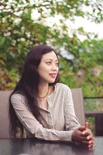 说明: 郁雨君单人照压缩