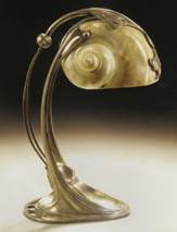 说明: F:\美院教学工作\2018-2019\上期 2018\201809广图展与讲座\05- Art Art Nouveau 新艺术运动 1884-1910年\室内用品\Gustav Curschner, Table lamp, 1890.jpg