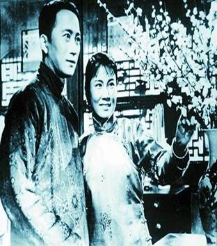 说明: 说明: 家剧照