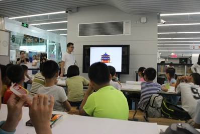 说明: \\zj130016\共享文件夹\H活动\2019活动档案\5月\2019小金龙漫画比赛系列讲座:《家门口的建筑》——用画笔记录身边的事物\照片\工作坊照片\IMG_2643.JPG