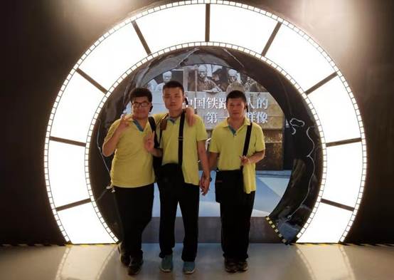 说明: \\Zj130804\e\1楼馆员文件夹\李芷筠\2019年8月工作\2019年8月9日下午“牵手走进图书馆”越秀区洪桥街残疾人参观图书馆活动\8.9\微信图片_201908131738501.jpg