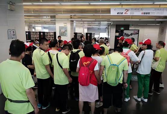 说明: \\Zj130804\e\1楼馆员文件夹\李芷筠\2019年8月工作\2019年8月9日下午“牵手走进图书馆”越秀区洪桥街残疾人参观图书馆活动\8.9\微信图片_201908131738504.jpg