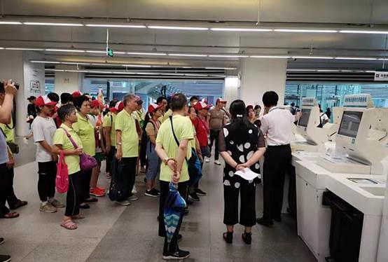 说明: \\Zj130804\e\1楼馆员文件夹\李芷筠\2019年8月工作\2019年8月9日下午“牵手走进图书馆”越秀区洪桥街残疾人参观图书馆活动\8.9\微信图片_2019081317385118.jpg