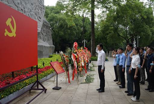 说明: E:\蒋智威工作文件夹\2021年文件\各类照片\4.25烈士陵园、起义馆\DSC02640.JPG