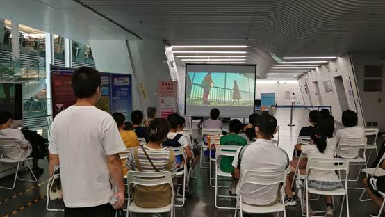 说明: D:\2021年\读者活动\雅乐\微博照片\use\观影02.jpg