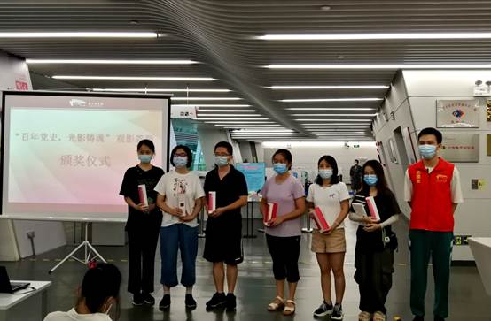 说明: D:\2021年\读者活动\雅乐\微博照片\use\颁奖02.jpg