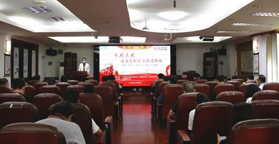 说明: 会议现场